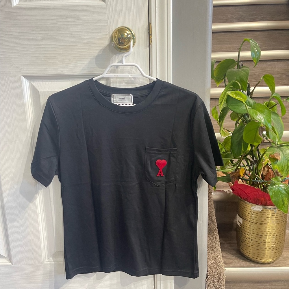 Ami Black and Red Short Sleeve Tee